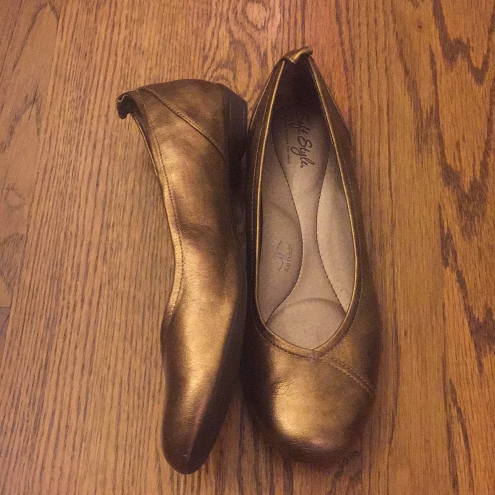 Hush Puppies Soft Style gold/bronze flats. - Picture 2 of 4
